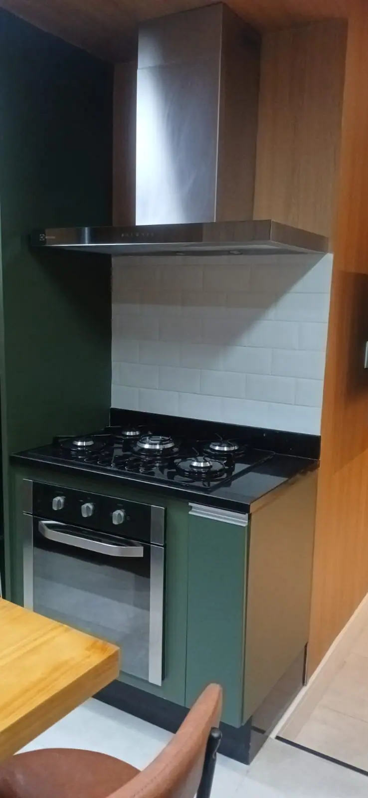 Cozinha envelopada pela equipe